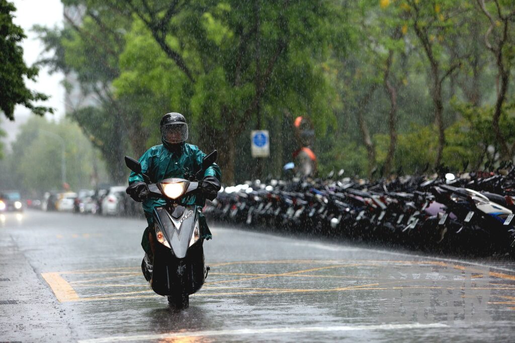 大雨狂襲什麼時候會停？　氣象專家分析：預估「這天」重回燒烤型高溫