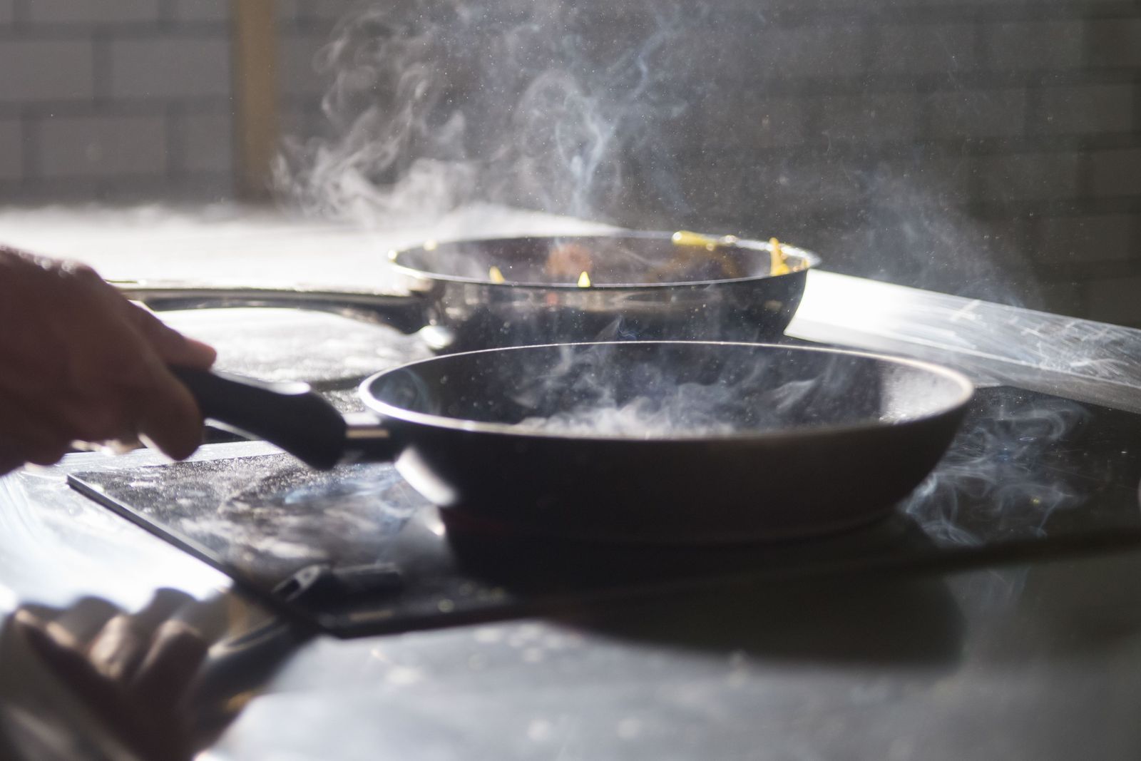 不僅吃錯油會致癌! 營養師點名「炒菜1行為」更傷身