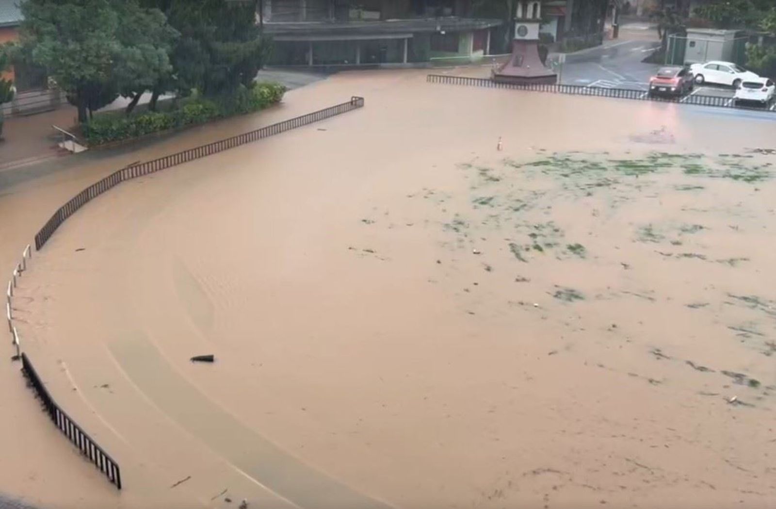 快訊/大豪雨狂炸爆淹水災情 新竹縣「1國中、1國小」緊急停課