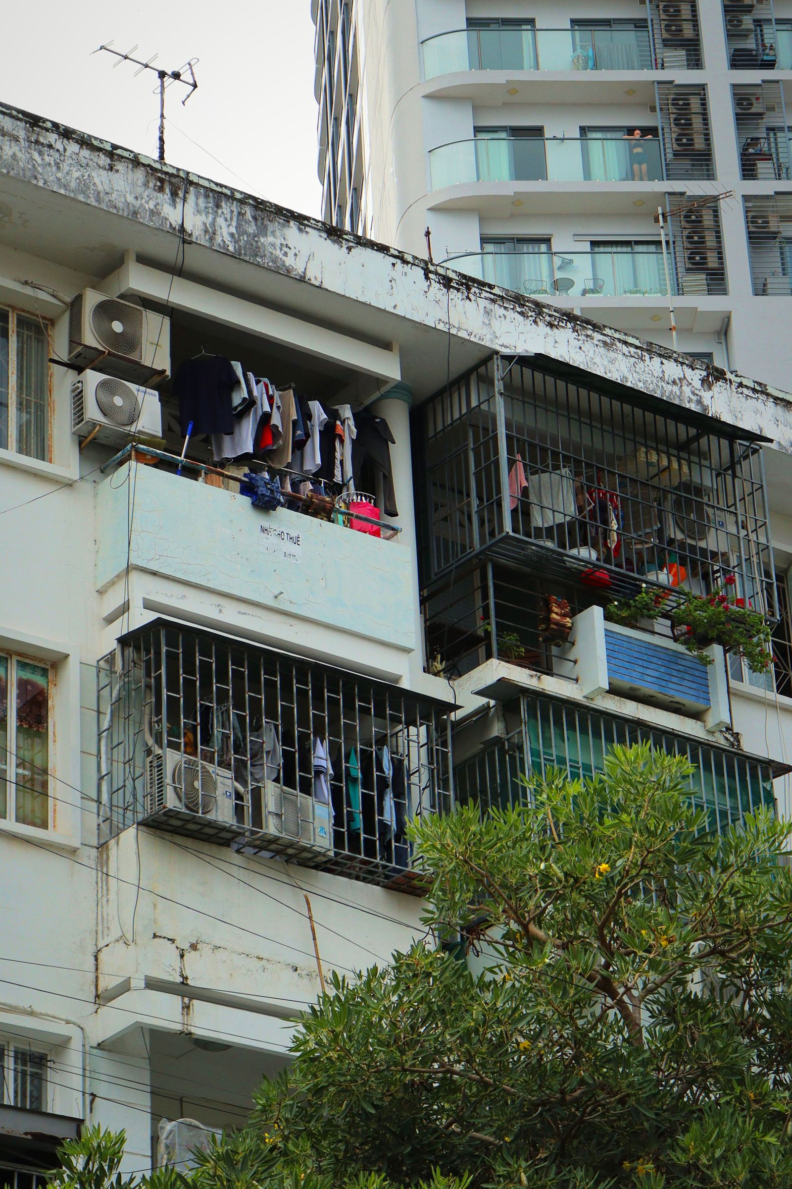 陽台通風不佳 恐引發一氧化碳中毒風險