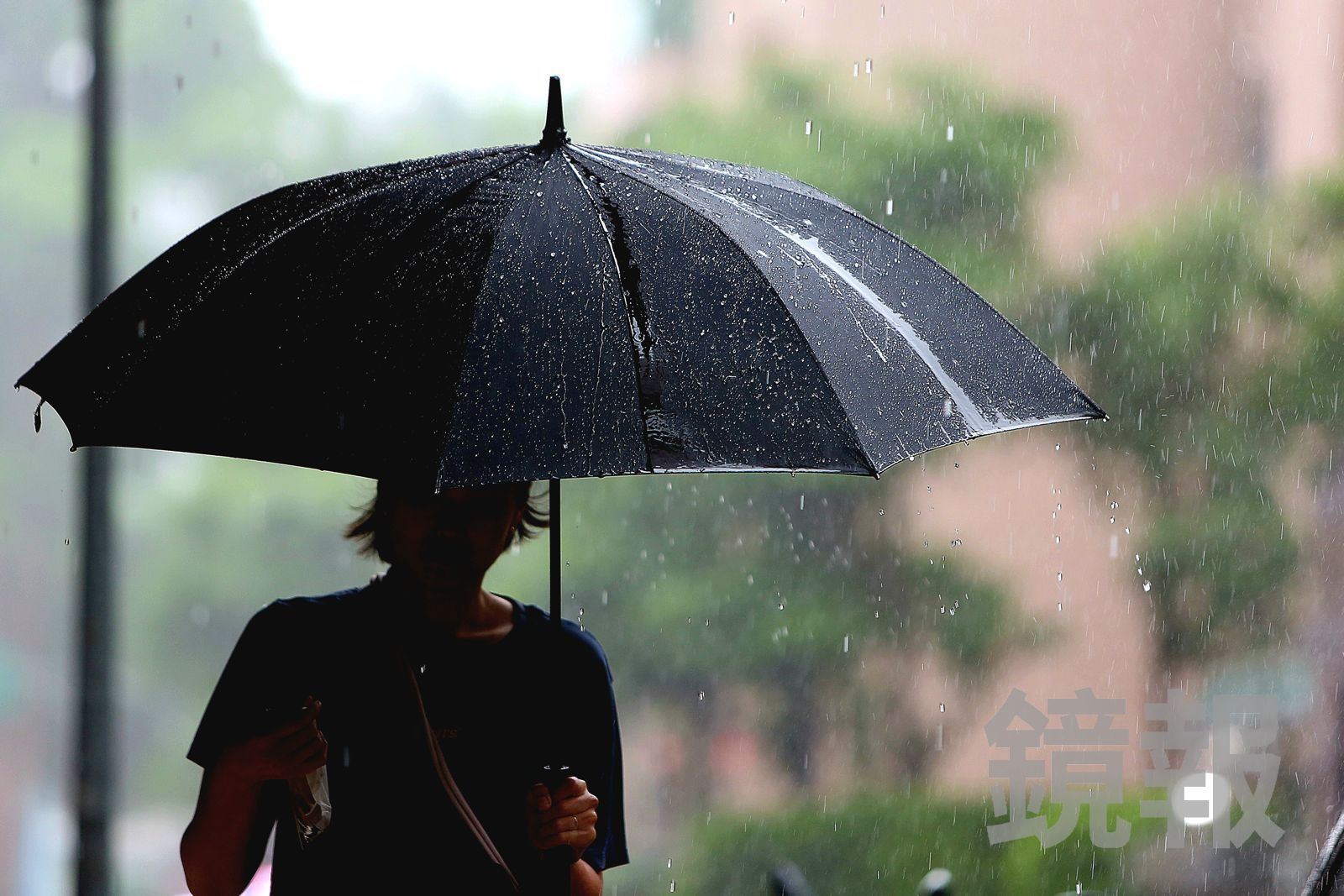出門帶傘！15縣市大雨特報　午後雨勢猛烈恐一路下到晚上
