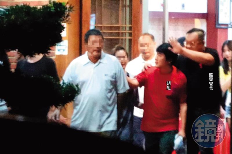 【瓜哥寵嫩妹】胡瓜獨寵樂天女孩熊霓　熊爸臉書曬交情