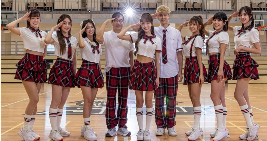 樂天女孩穿學生服拍MV 林襄C位領舞:謝謝老師