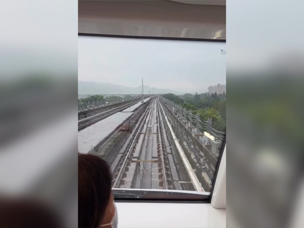 捷運三鶯線突停駛！打完雷後「乘客被請下車」　異常原因曝光