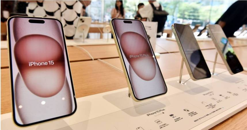 iPhone 15接行動電源無法充電? 專家分析:疑啟動反向充電所致