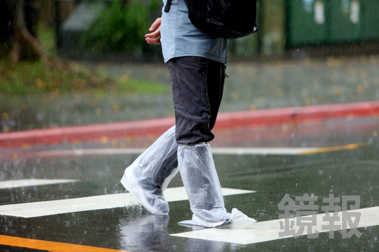 雨彈升級「5縣市淹水警戒」 屏東紫爆、雙北等響國家級警報