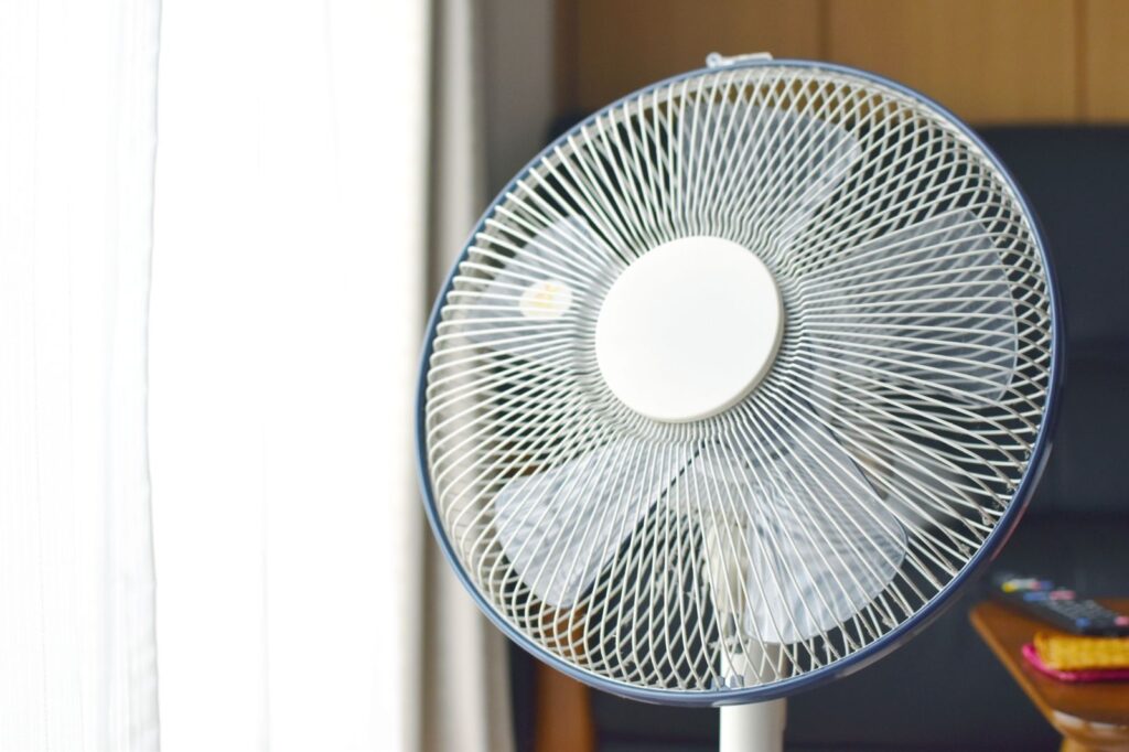 開清淨機空氣一定變乾淨？　專家：電扇吹錯向「塑膠微粒不降反升」