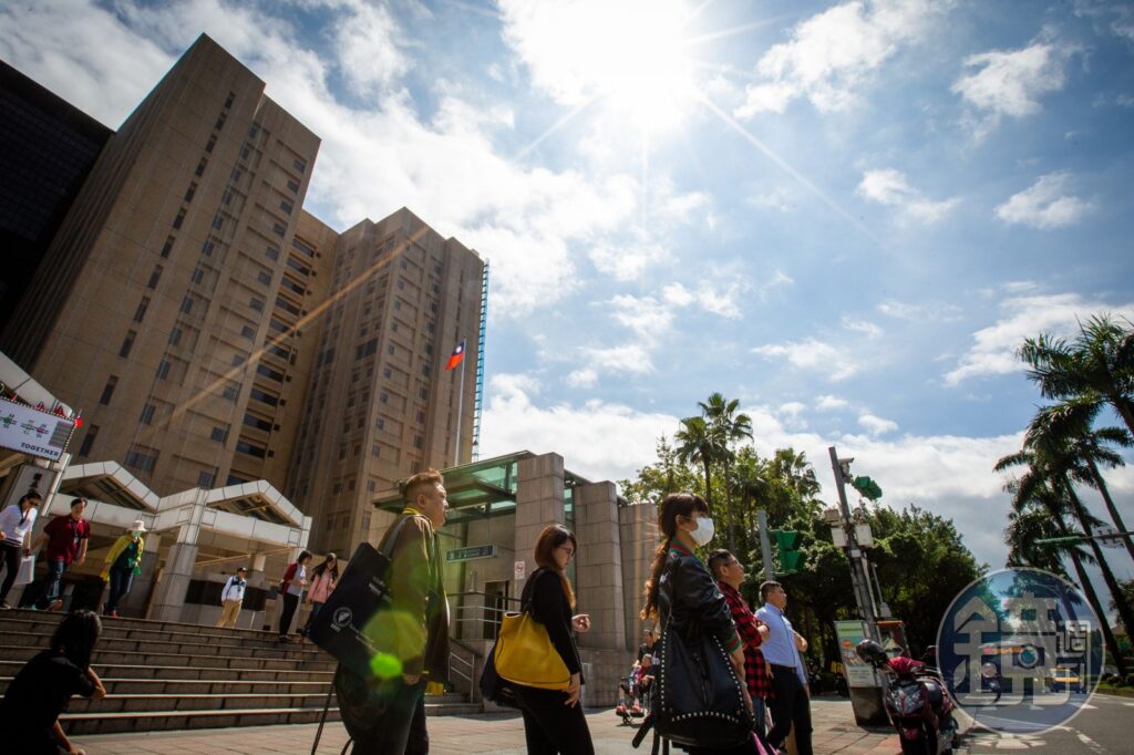 13縣市高溫警報！今飆38度熱爆　吳德榮示警週五防劇烈天氣
