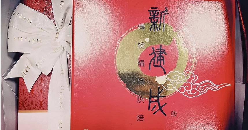 20多年前接生女嬰結婚…仁醫曬喜餅照　萬人歪樓：很好吃