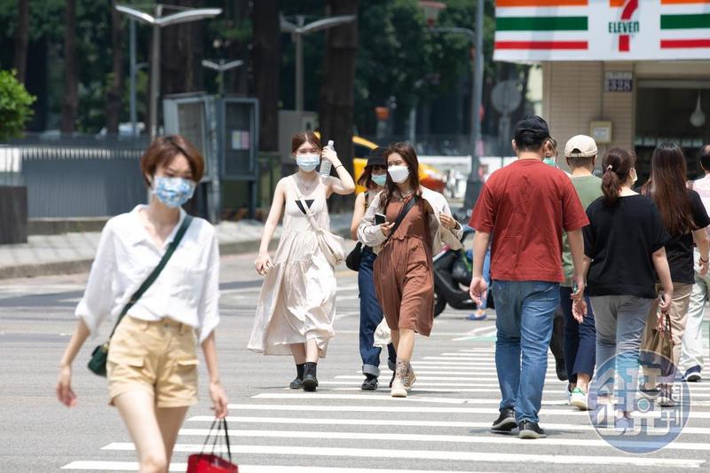 今高溫上看35度!水氣增加「3地區」有短暫陣雨 連假天氣看這