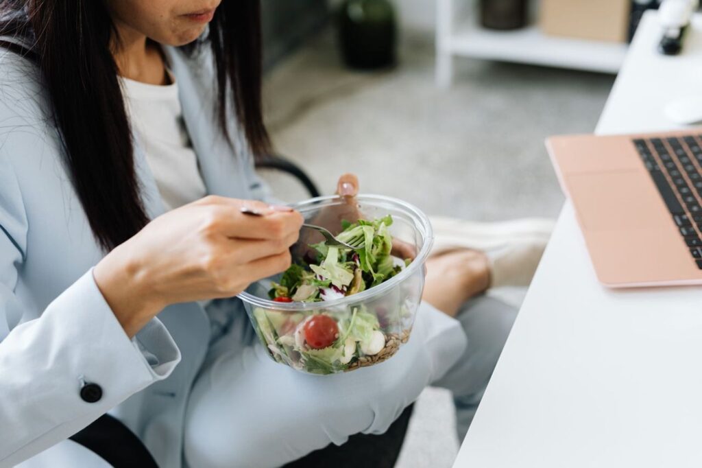 節食反傷肝？　醫揭瘦子脂肪肝真相：這3種「努力」讓肝越減越糟