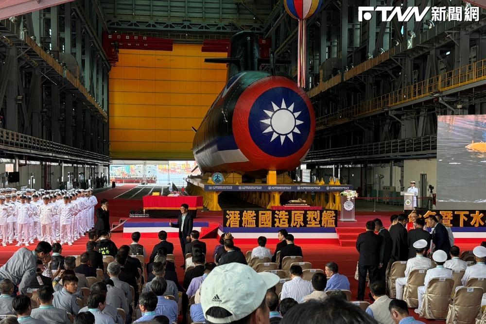 首艘國造潛艦下水！蔡英文宣布：2025台灣將有3艘「具完整作戰能力」潛艦