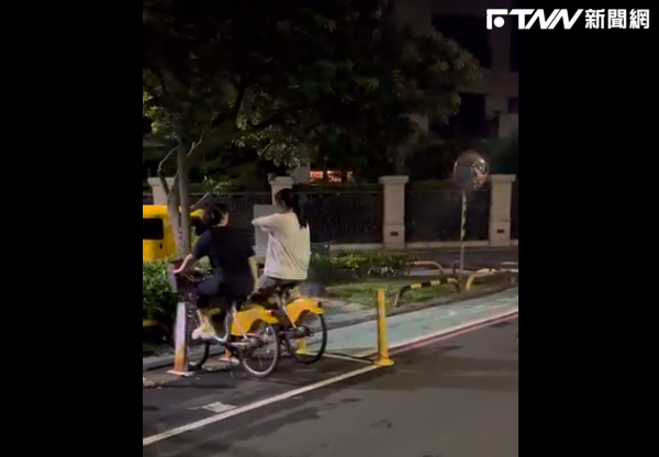 馬路即健身房?網驚見2女子將YouBike當飛輪騎 官方:恐造成車體受損
