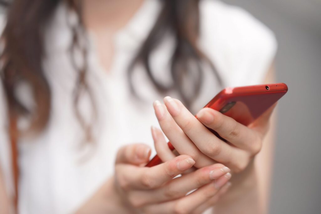 別再當麻瓜！iPhone隱藏魔法曝光　念《哈利波特》咒語能開關手電筒