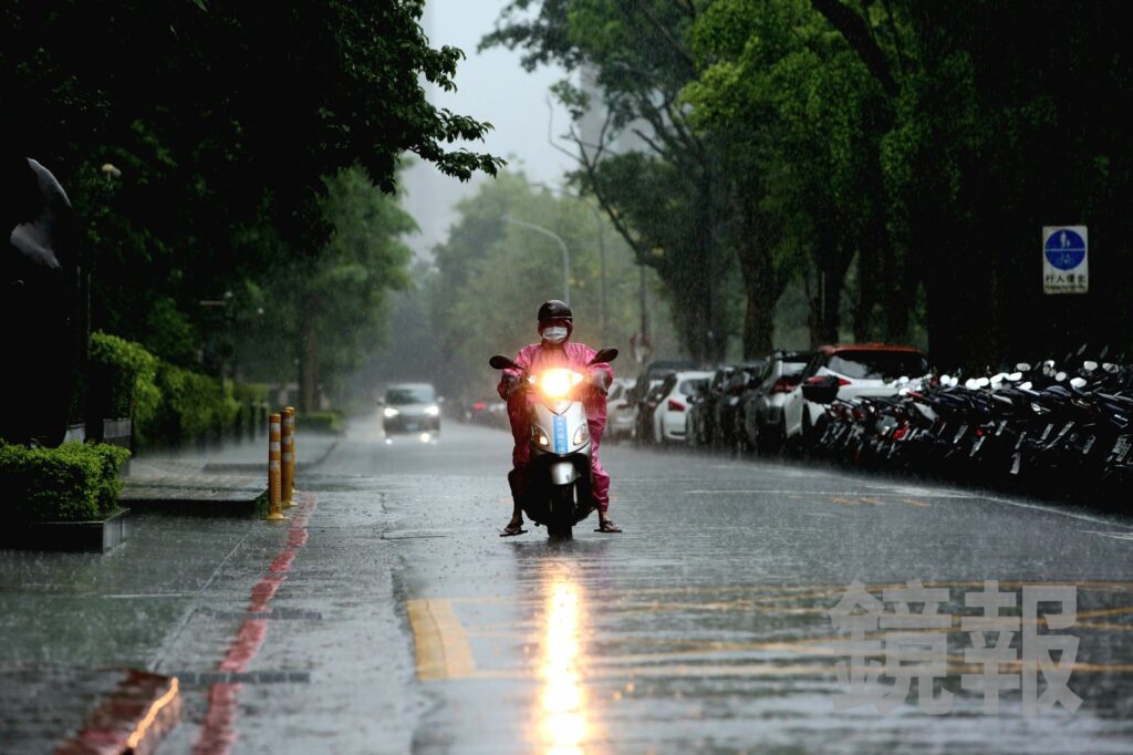 19縣市豪大雨特報「高屏紫爆」、9縣市防大雷雨　吳德榮：今明續防致災雨