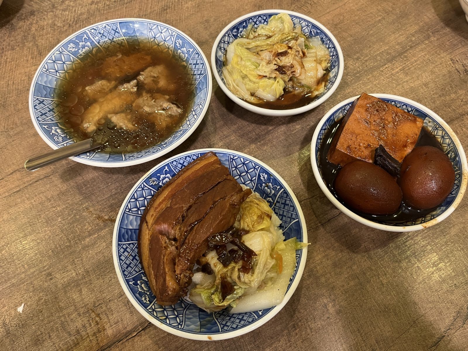 滷肉飯徵才開「63K高薪」還能抽成　內行揭露血汗真相