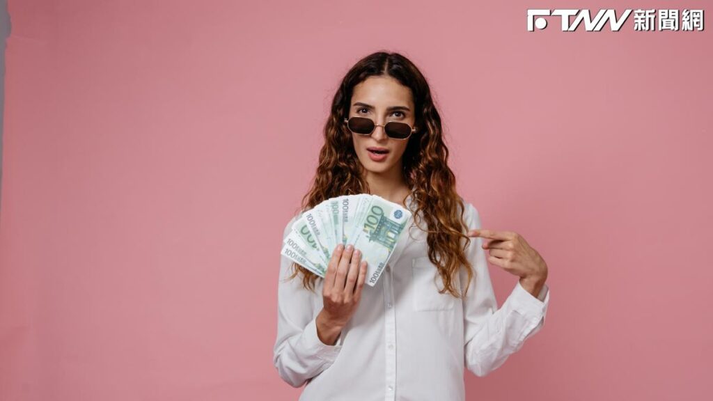 700元春水堂吵到女友哭！網整理「拜金女17標準」笑翻：全中是煉金女